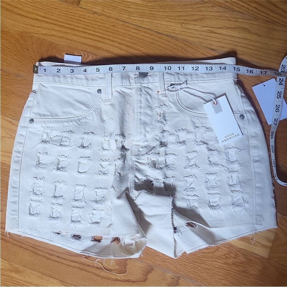 Good American NWT 90s Laser Cutout Short in Bone Size 26 - Picture 9 of 16